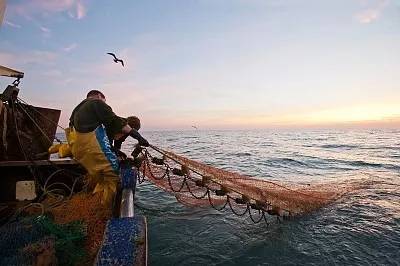 渔民捕鱼|视觉中国