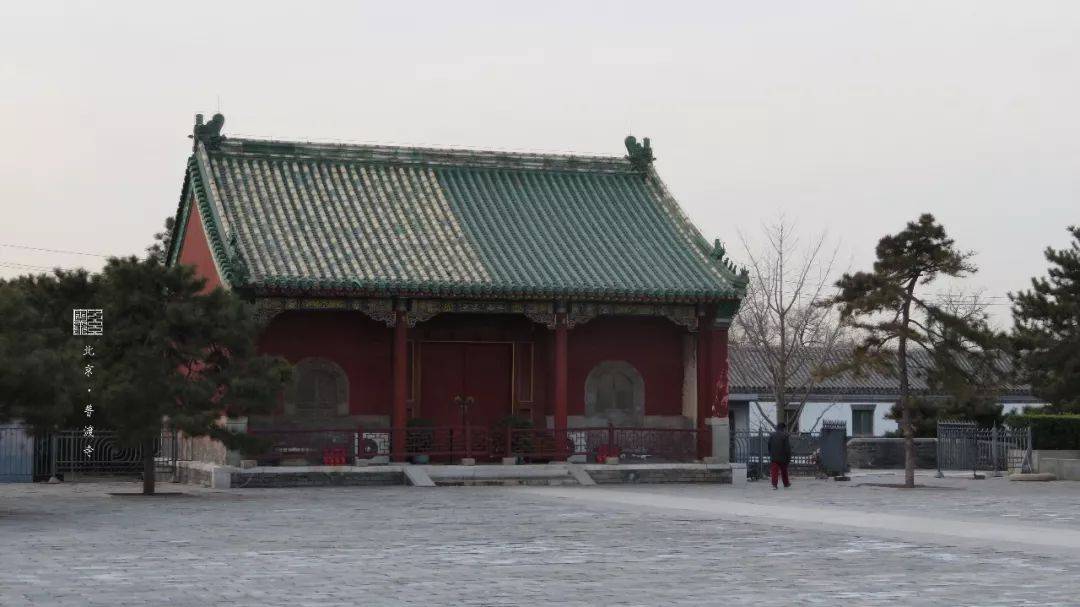 硬山顶建筑:北京普渡寺山门
